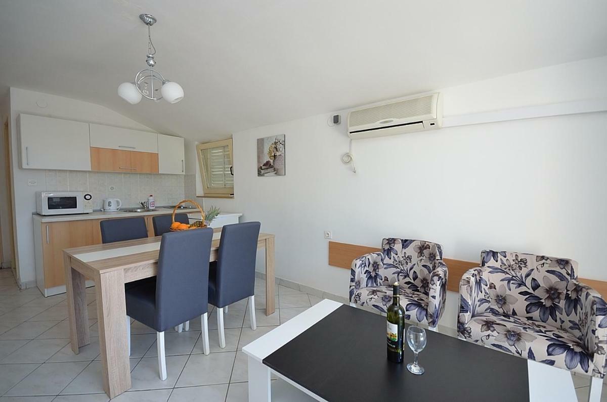 Apartmani Ana Tribalj エクステリア 写真
